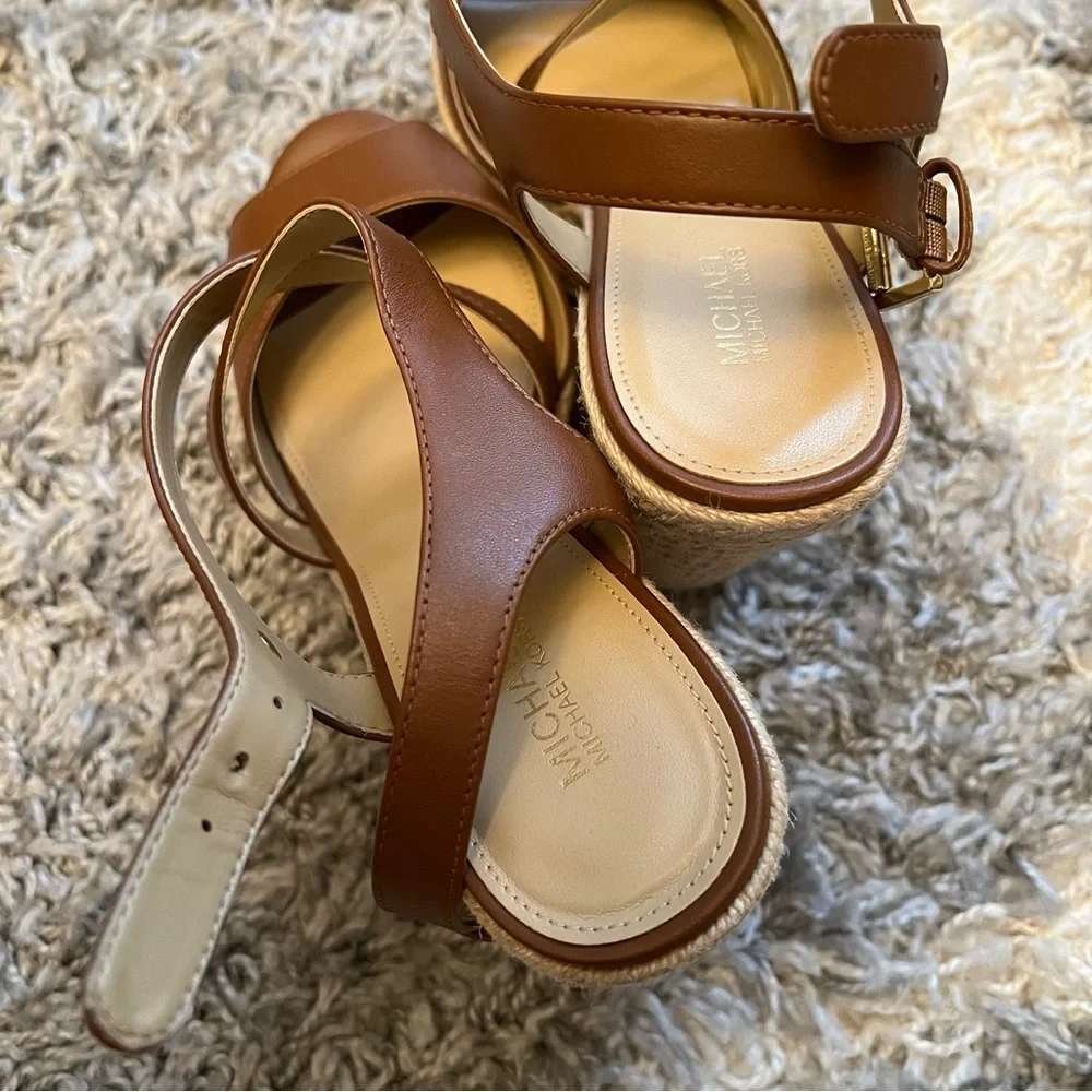 Michael Kors Platform - Picture 7 of 11